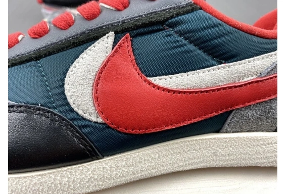 University Undercover LD sacai Red Nike DJ4877-300 Waffle 0319